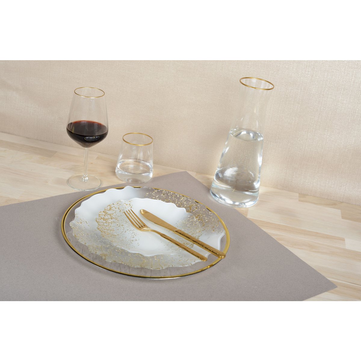 WHITE AND GOLD FLAT PLATE 32CM