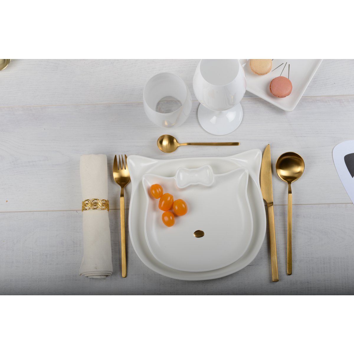 GOLDEN NOSE CAT FLAT PLATE