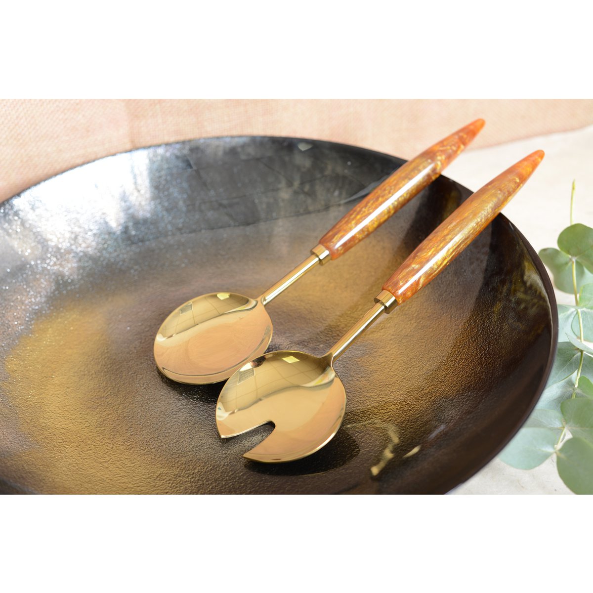 GOLD AND ORANGE SALAD SERVERS 29CM