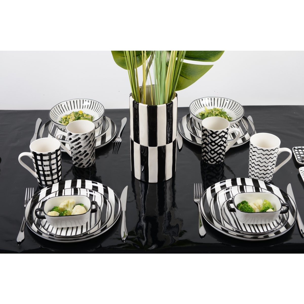 DESSERT PLATE BLACK AND WHITE STRIPES 21CM