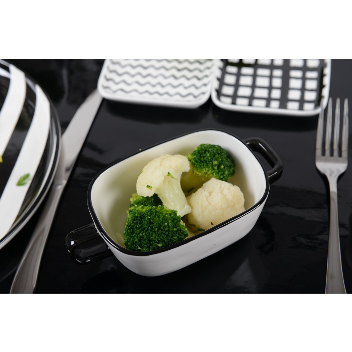 RECTANGULAR PORCELAIN BOWL BLACK AND WHITE 12CM