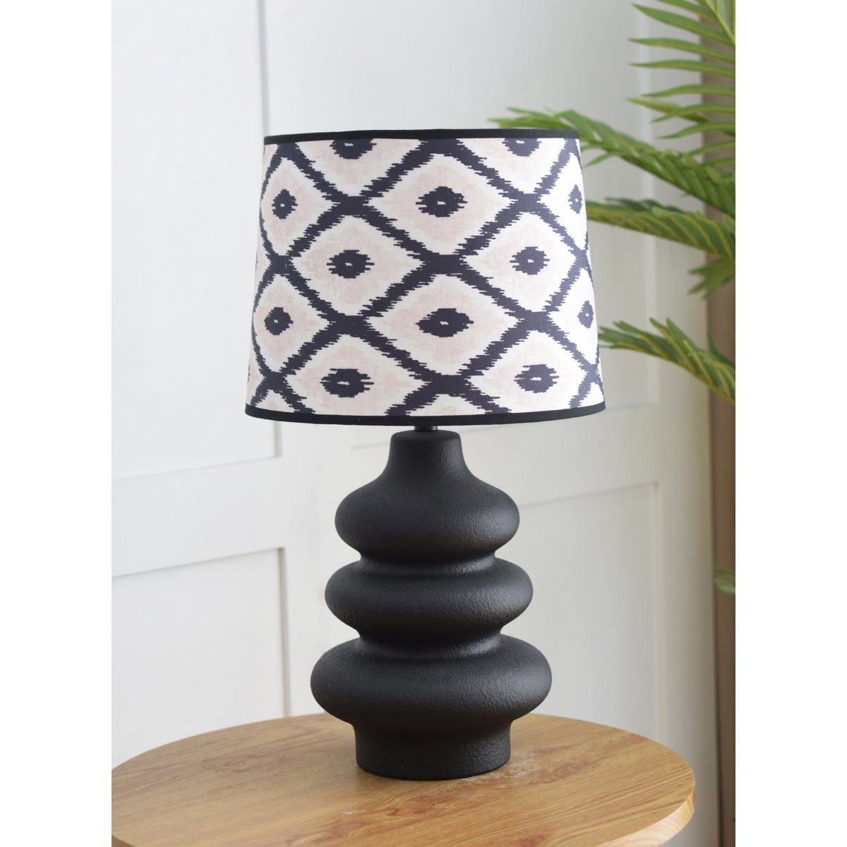 Housevitamin Flow Table Lamp - Ceramic - Black