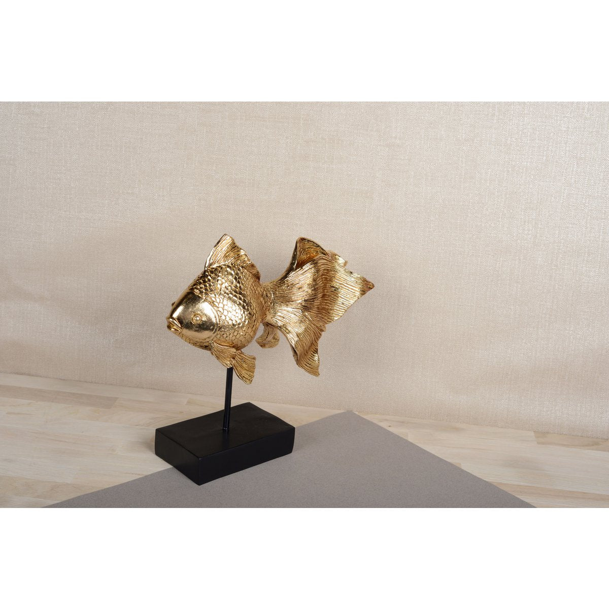 GOLDEN FISH ON DISPLAY 30.5X11.5X30.5CM