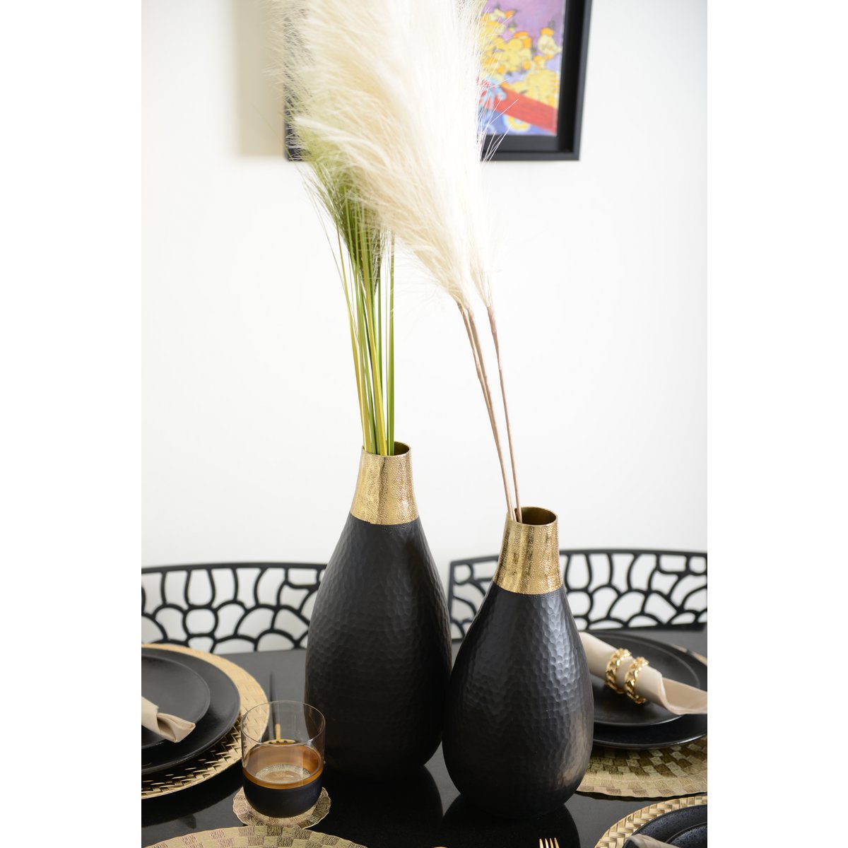 BLACK AND GOLD VASE 15 X 32 CM