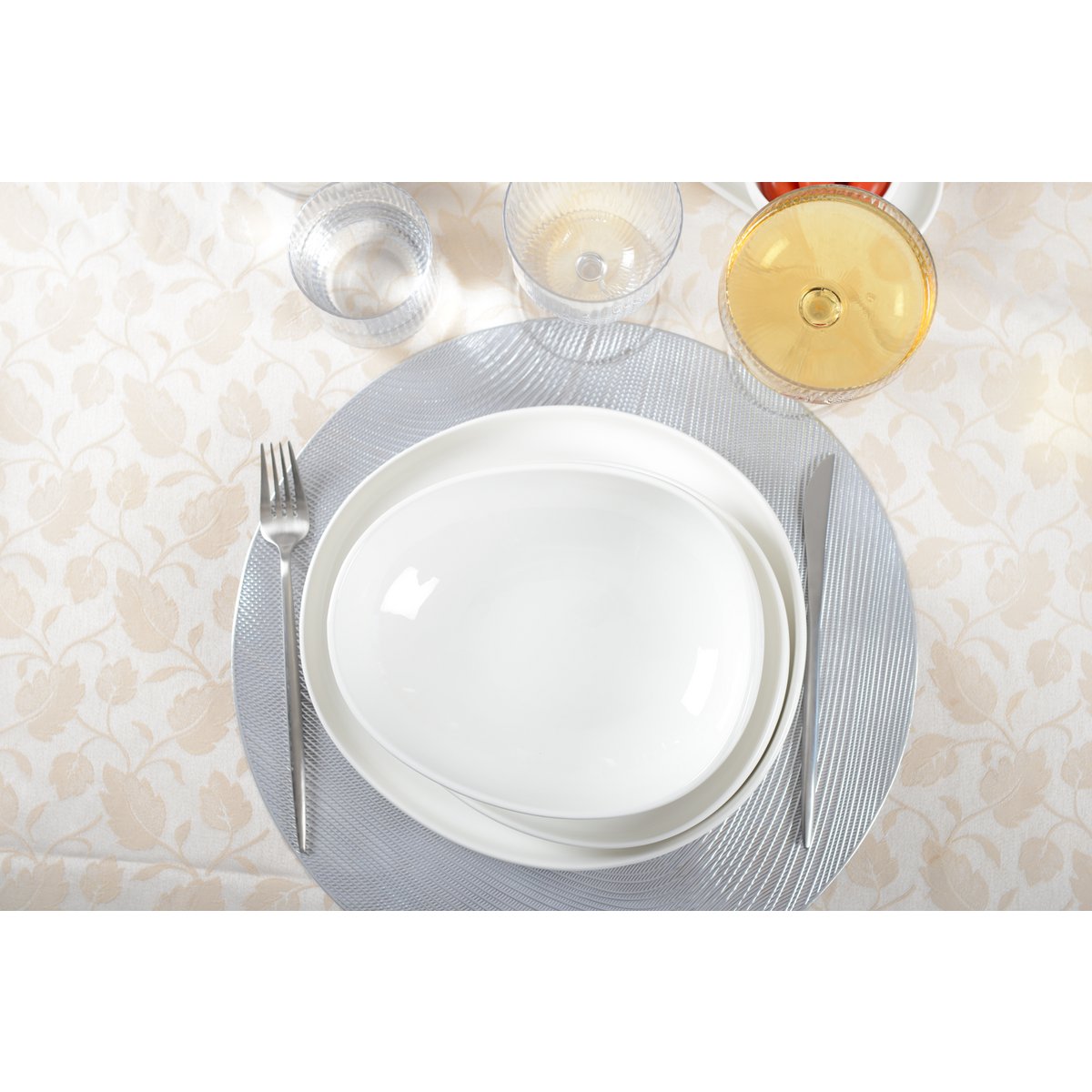 WHITE CERAMIC DESSERT PLATE