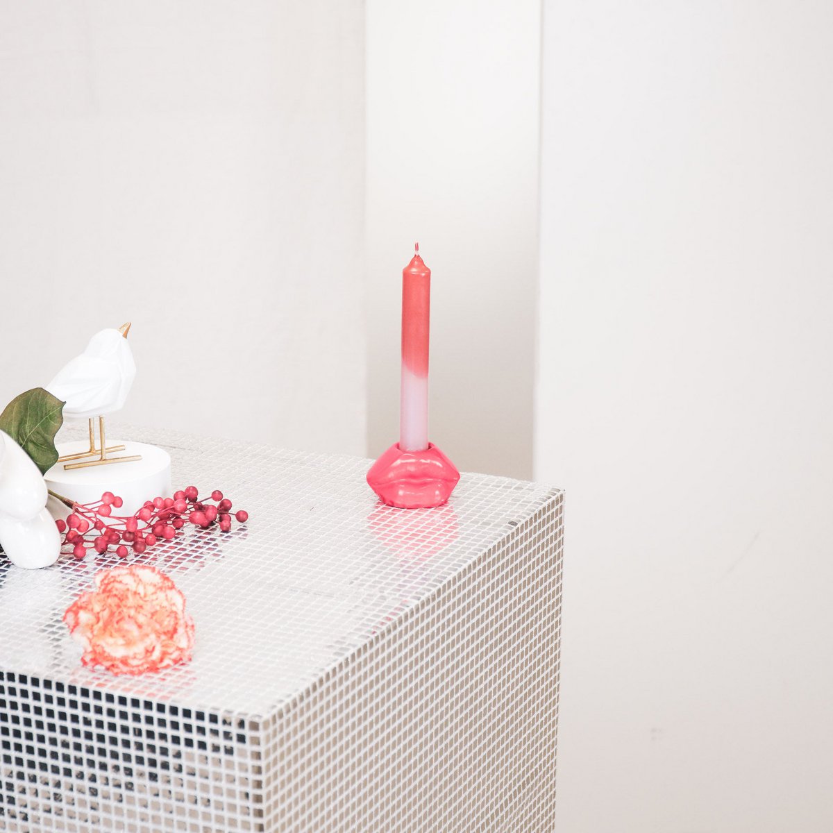 Housevitamin Lips Don't Lie Candlestick - Neon Pink - 7x5.5x4cm