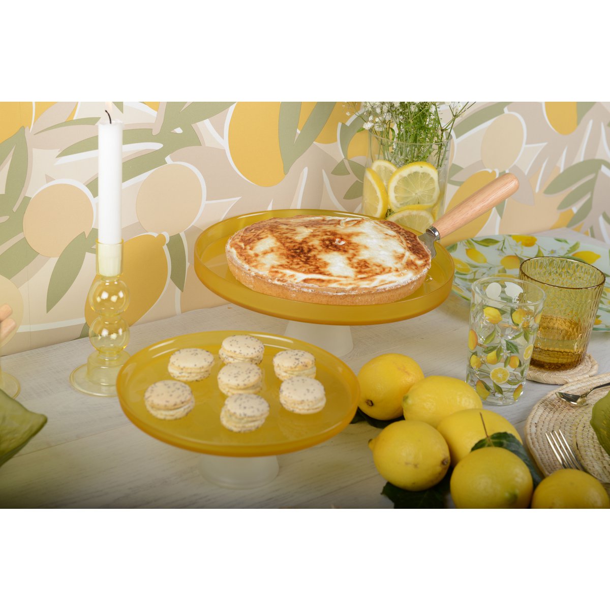 YELLOW PLATE ON WHITE BASE 21CM - LEMON