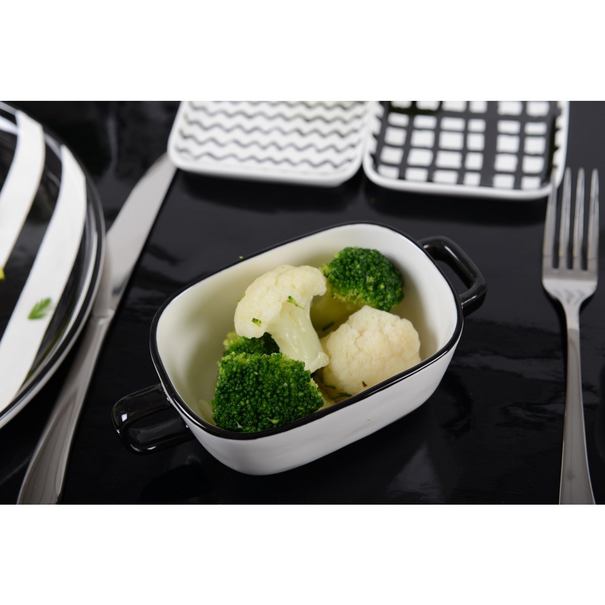 RECTANGULAR PORCELAIN BOWL BLACK AND WHITE 12CM