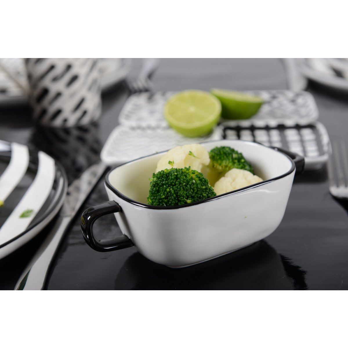 RECTANGULAR PORCELAIN BOWL BLACK AND WHITE 12CM