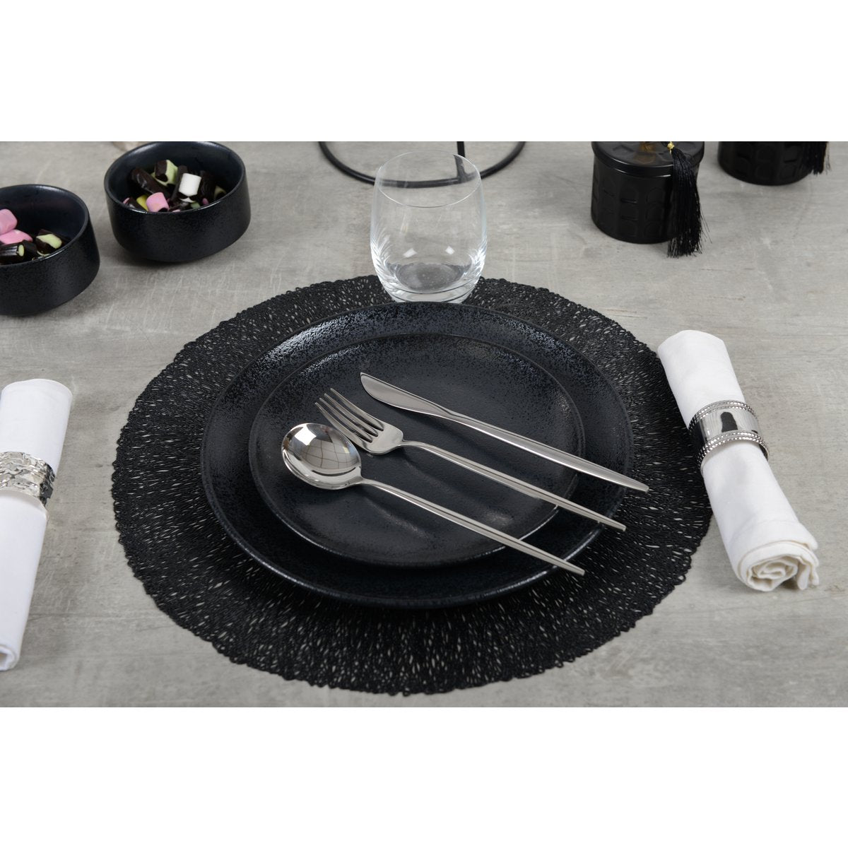 BLACK FLAT PLATE WITH GLOSS 27CM