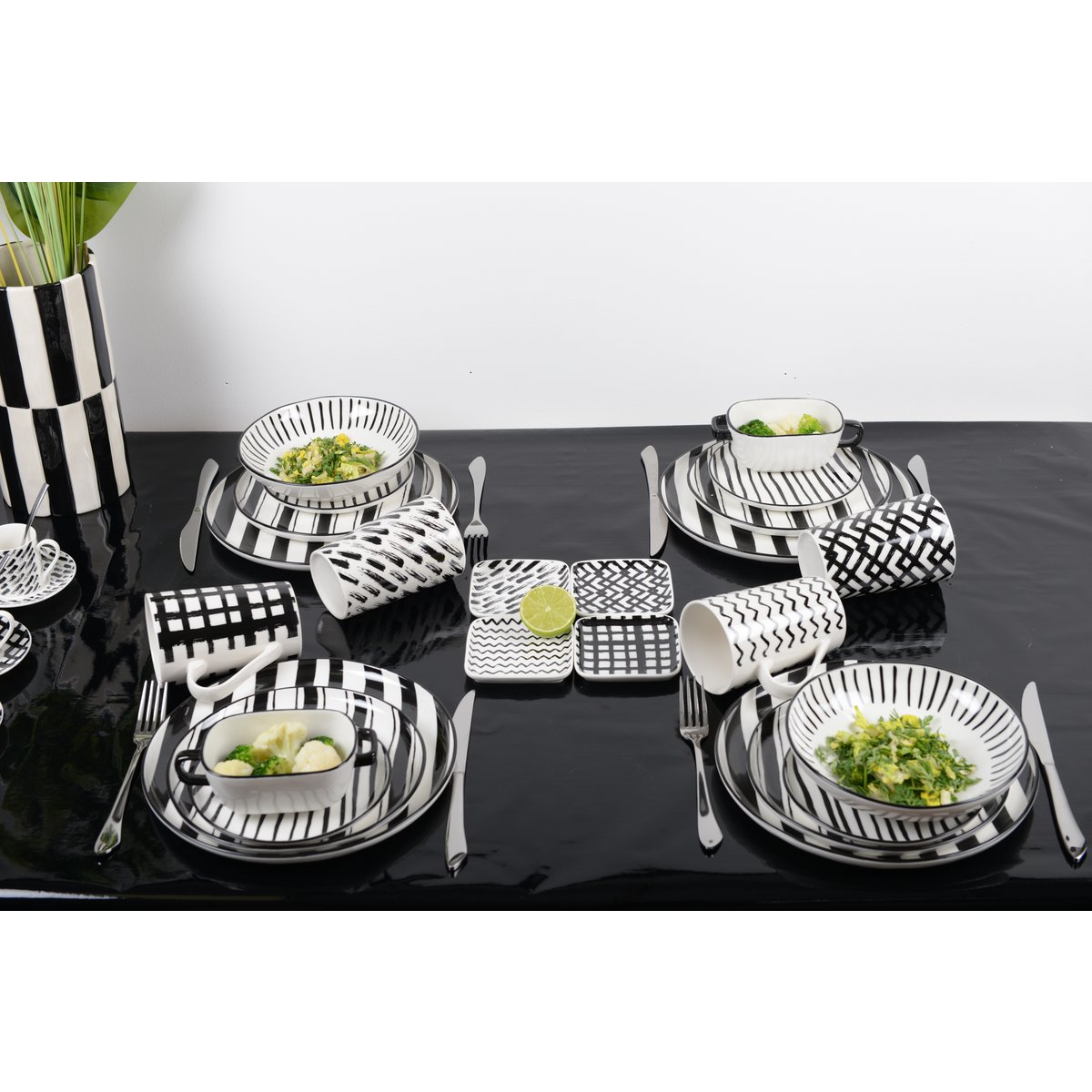 BLACK AND WHITE STRIPES SOUP PLATE