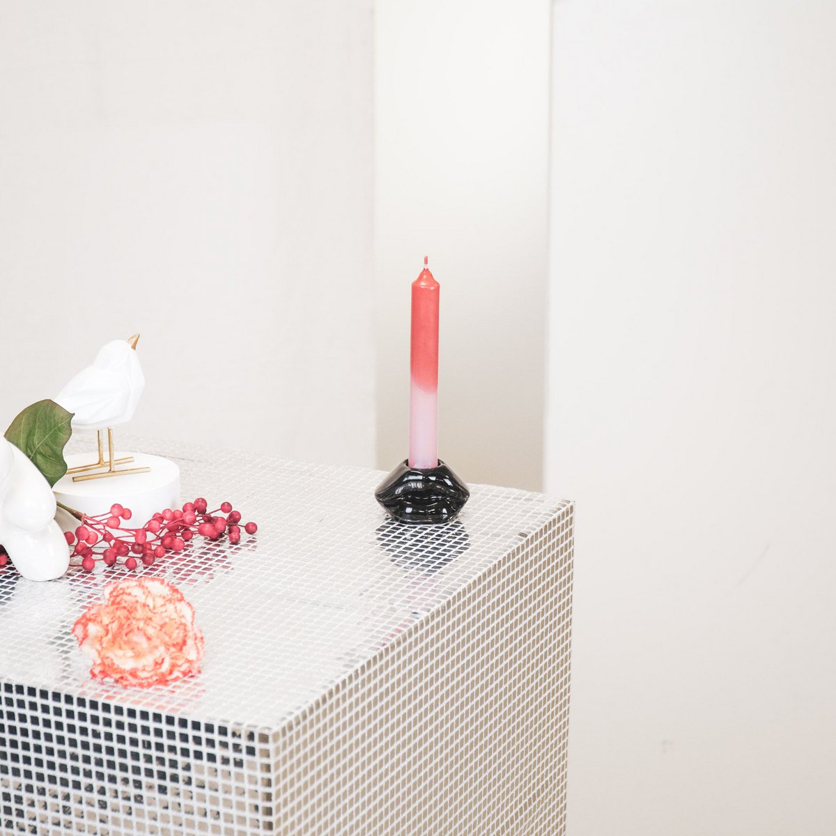 Housevitamin Lips Don't Lie Candlestick - Black -7x5.5x4cm