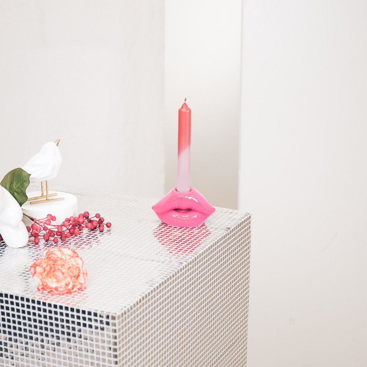 Housevitamin Lips Don't Lie Candlestick - Neon Pink - 10.5x6.5x5.5cm