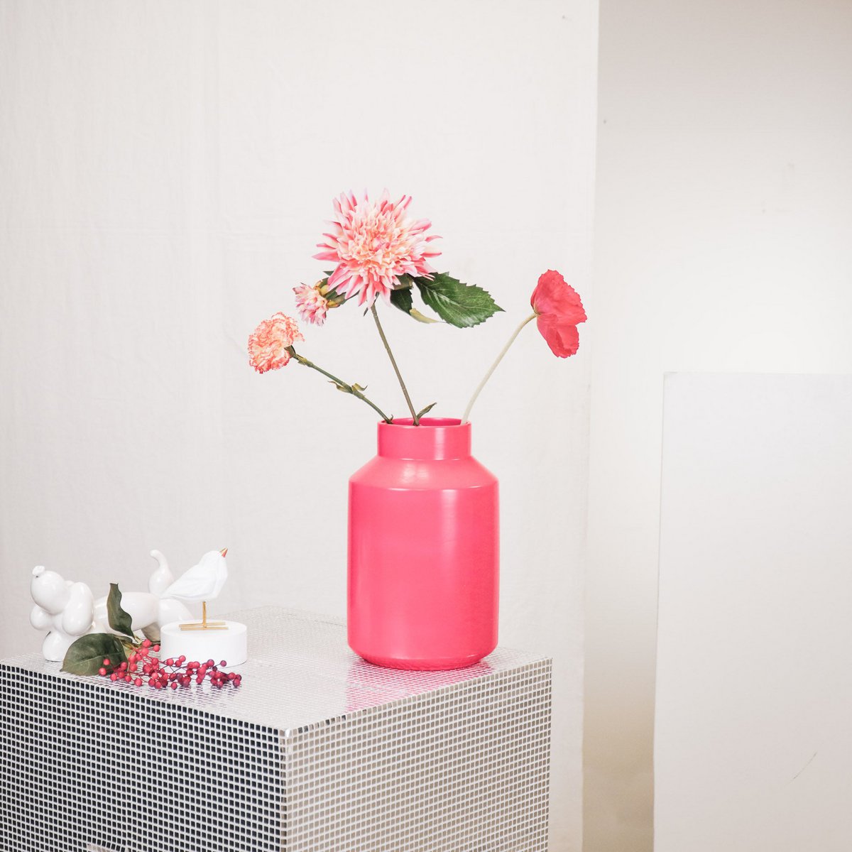 Housevitamin Vase - Neon Pink - 19x19x30cm