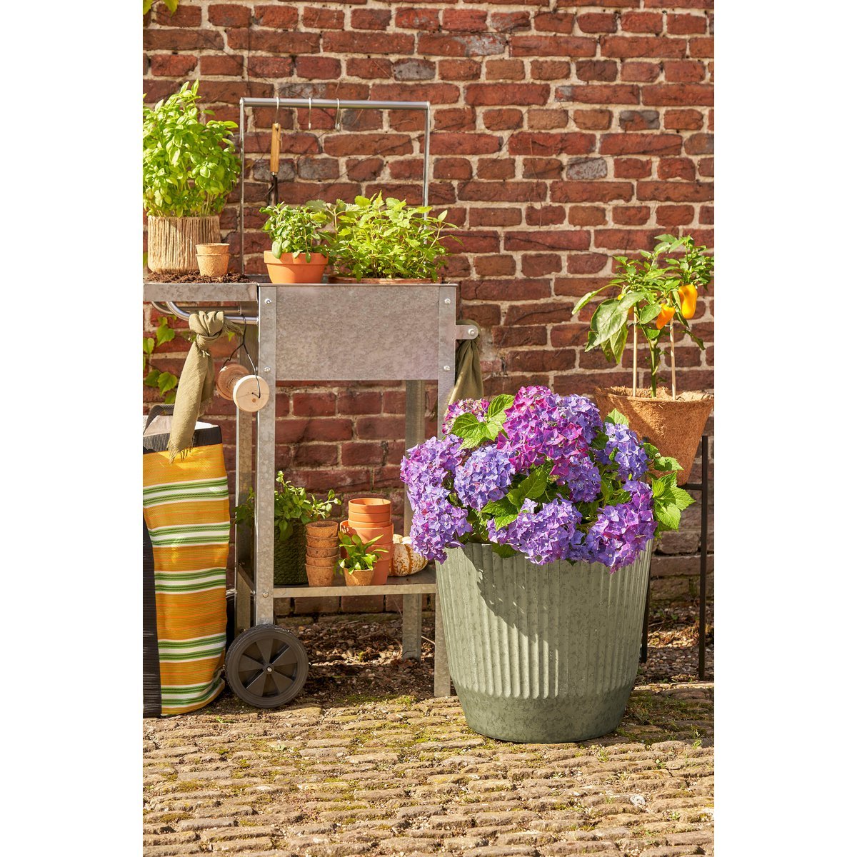 Rio Outdoor Flower Pot - H40.5 x Ø45 cm - Green