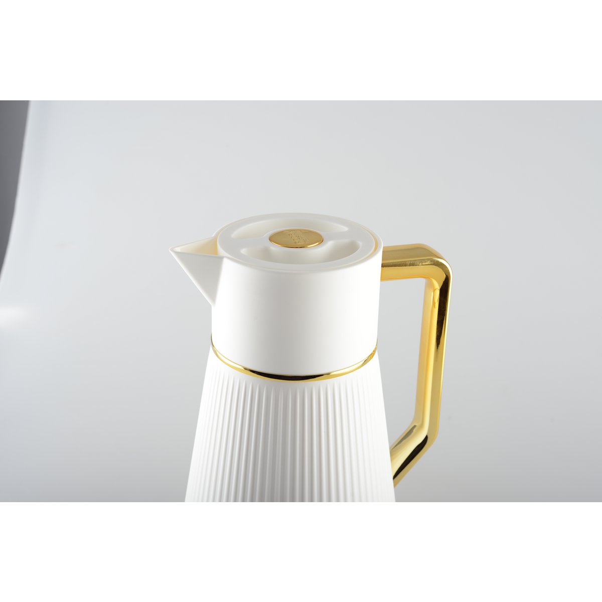 WHITE COFFEE POT WITH GOLDEN HANDLE 1L