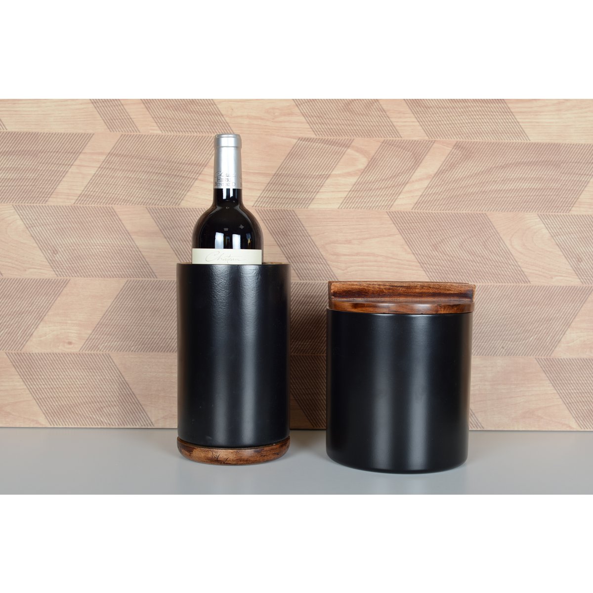 BLACK MATTE ICE TRAY WITH WOODEN LID